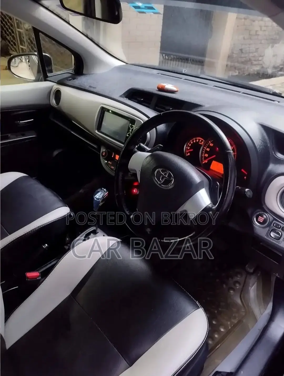 Toyota Vitz 1.3 FWD 5dr 2011 Black