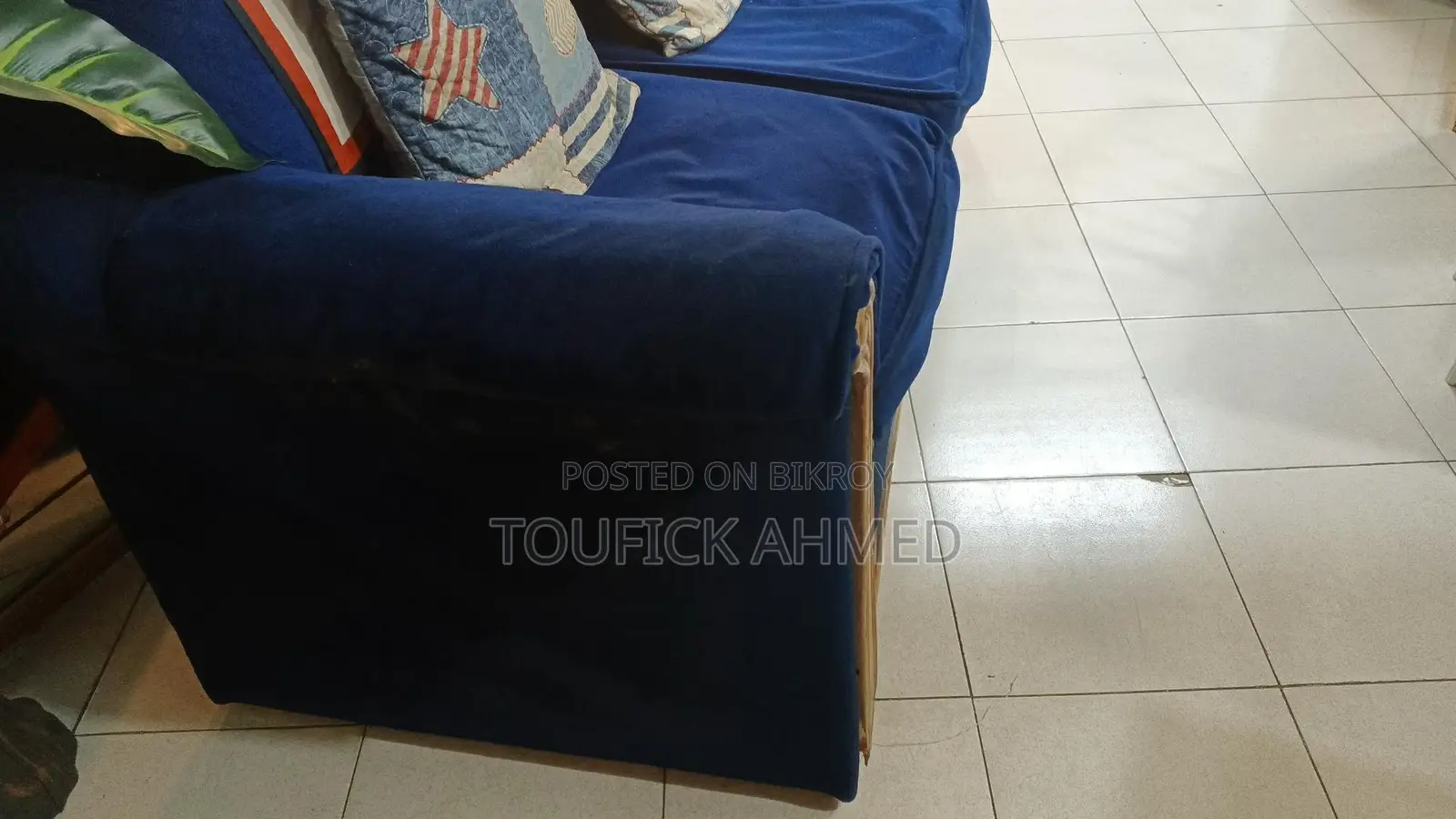 আকর্ষণীয় মূল্যের সোফা টি বিক্রয় করা হবে