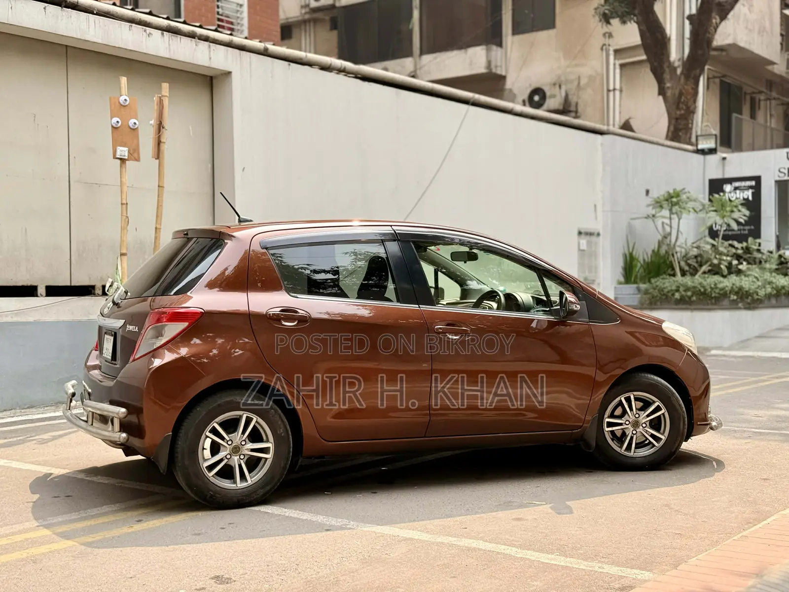 Toyota Vitz , 2012