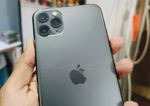 Apple iPhone 11 Pro Max 64gb 76 % Genuine (Used)
