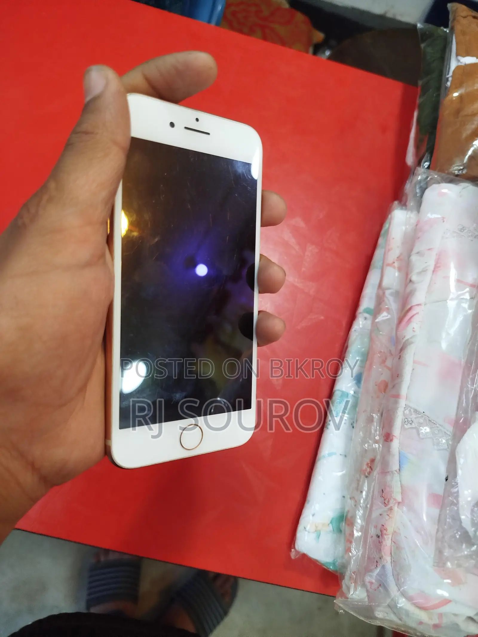 Apple iPhone 8 . (Used)