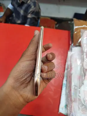 Apple iPhone 8 . (Used)