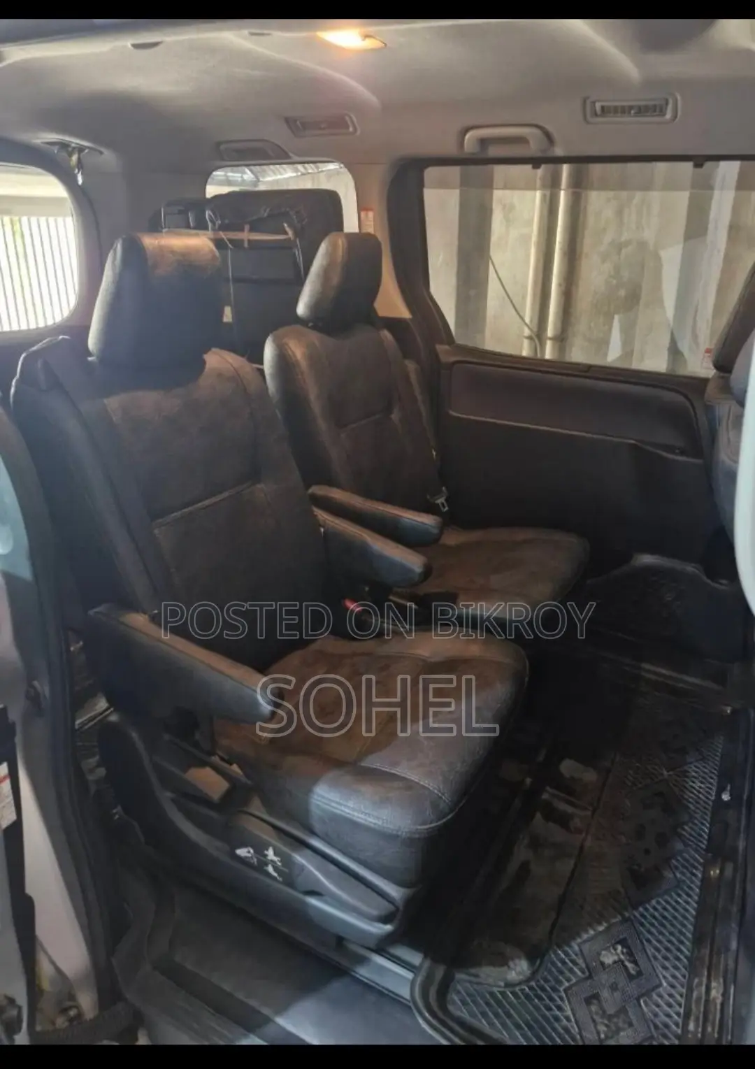 Toyota Noah Hybrid 2014