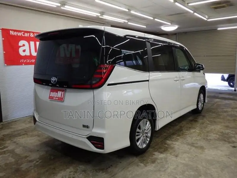 Toyota Noah Hybrid S-Z 4.5 2022