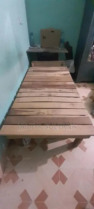 একটি সিংগেল চৌকি বিক্রি করা হবে।