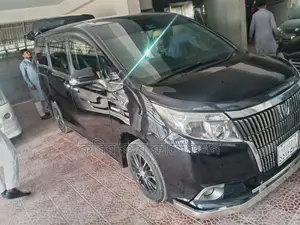 Toyota Esquire hybrid 2015