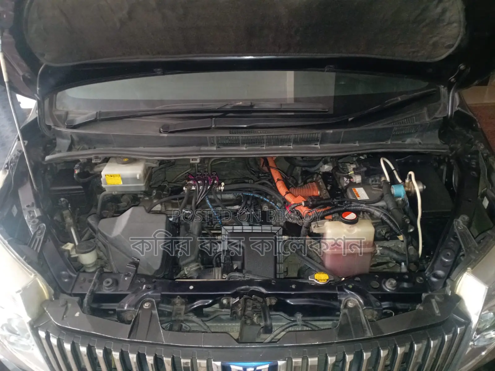 Toyota Esquire hybrid 2015
