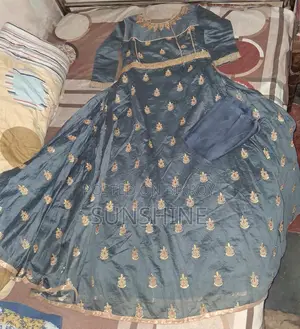পার্টি লং গাউন।