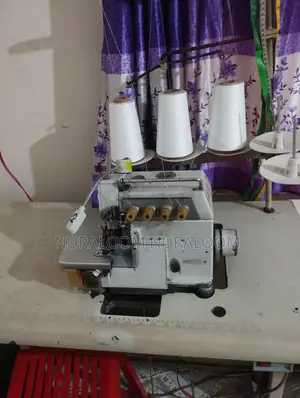 একটি ওভারলক মেসিন বিক্রি হবে