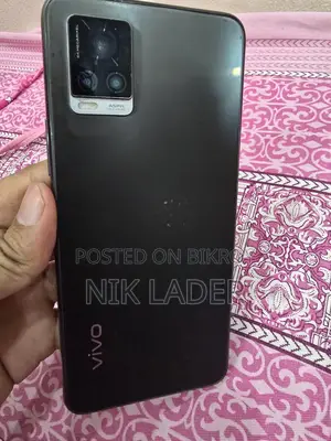 Vivo V20 . (Used)