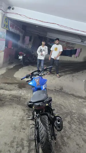 Suzuki Gixxer . 2017