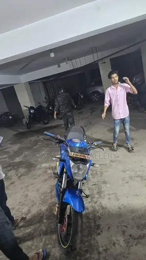 Suzuki Gixxer . 2017