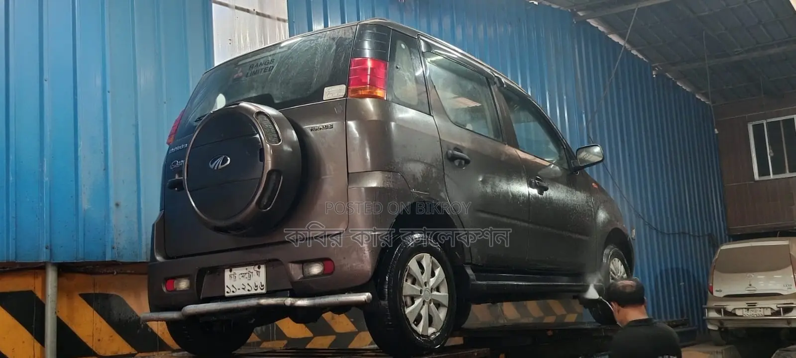 Mahindra Quanto gray 2015