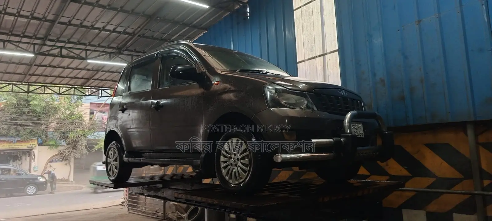 Mahindra Quanto gray 2015