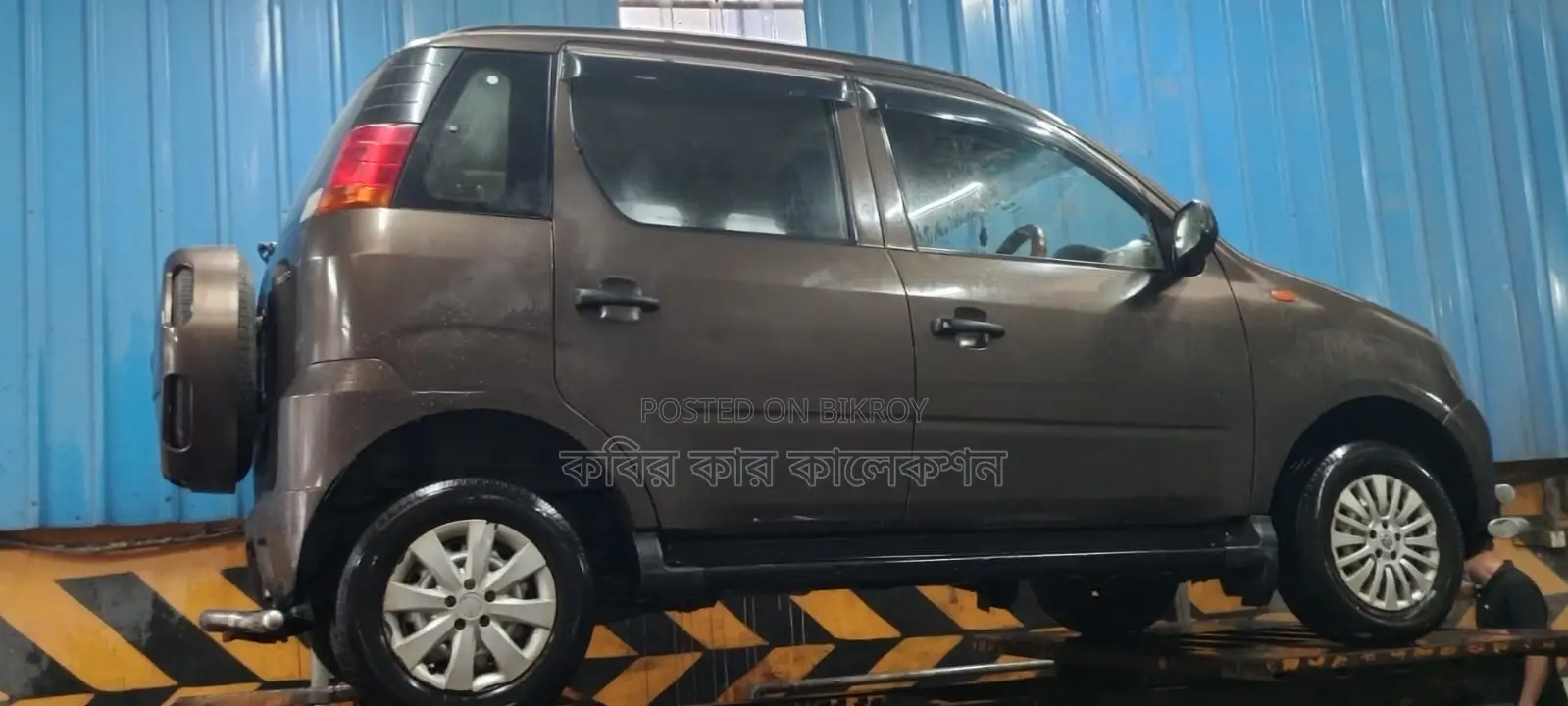 Mahindra Quanto gray 2015