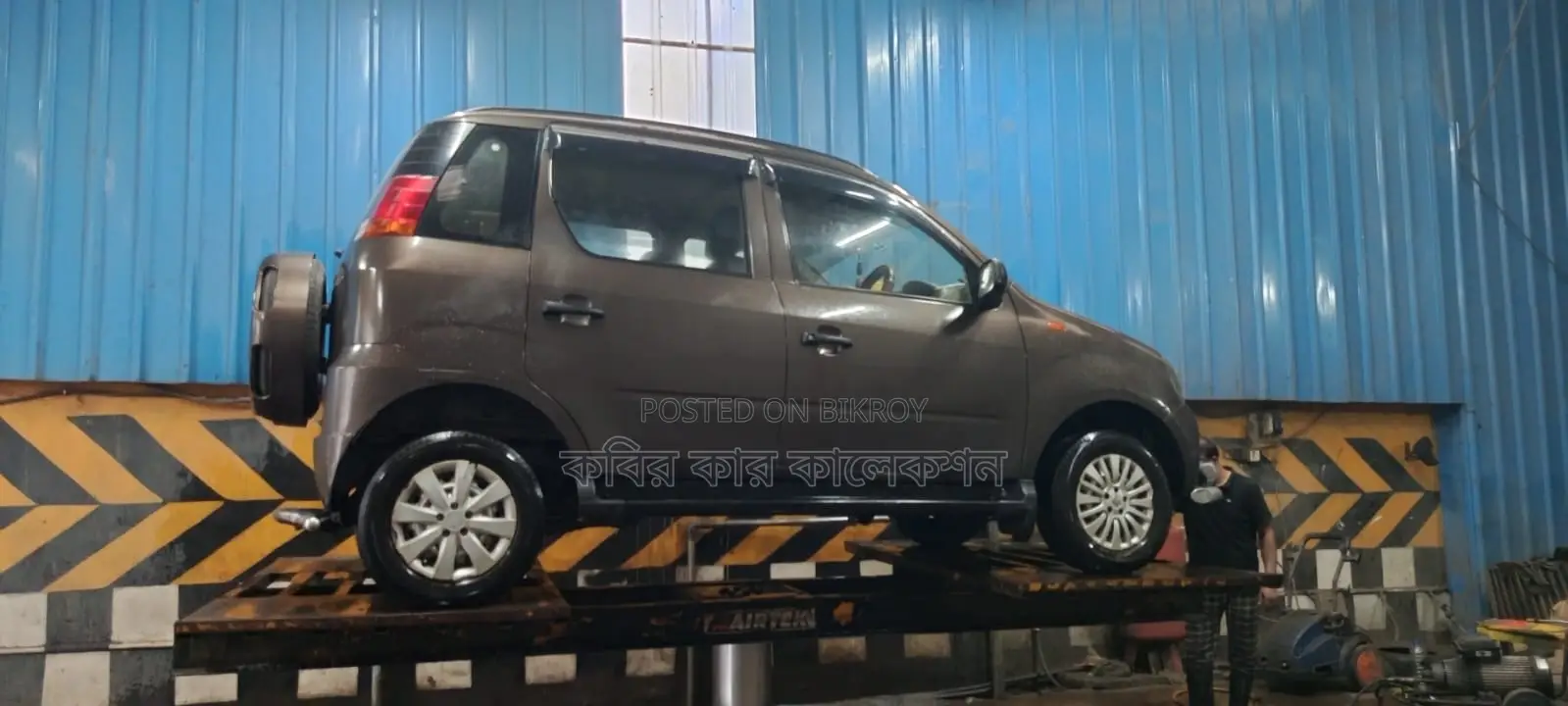 Mahindra Quanto gray 2015