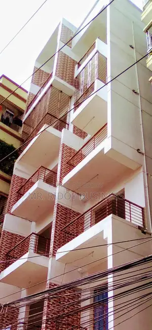 সাউথ ফেসিং নতুন রেডি ফ্ল্যাট, ই ব্লক, ফরাজী হাসপাতালের কাছে