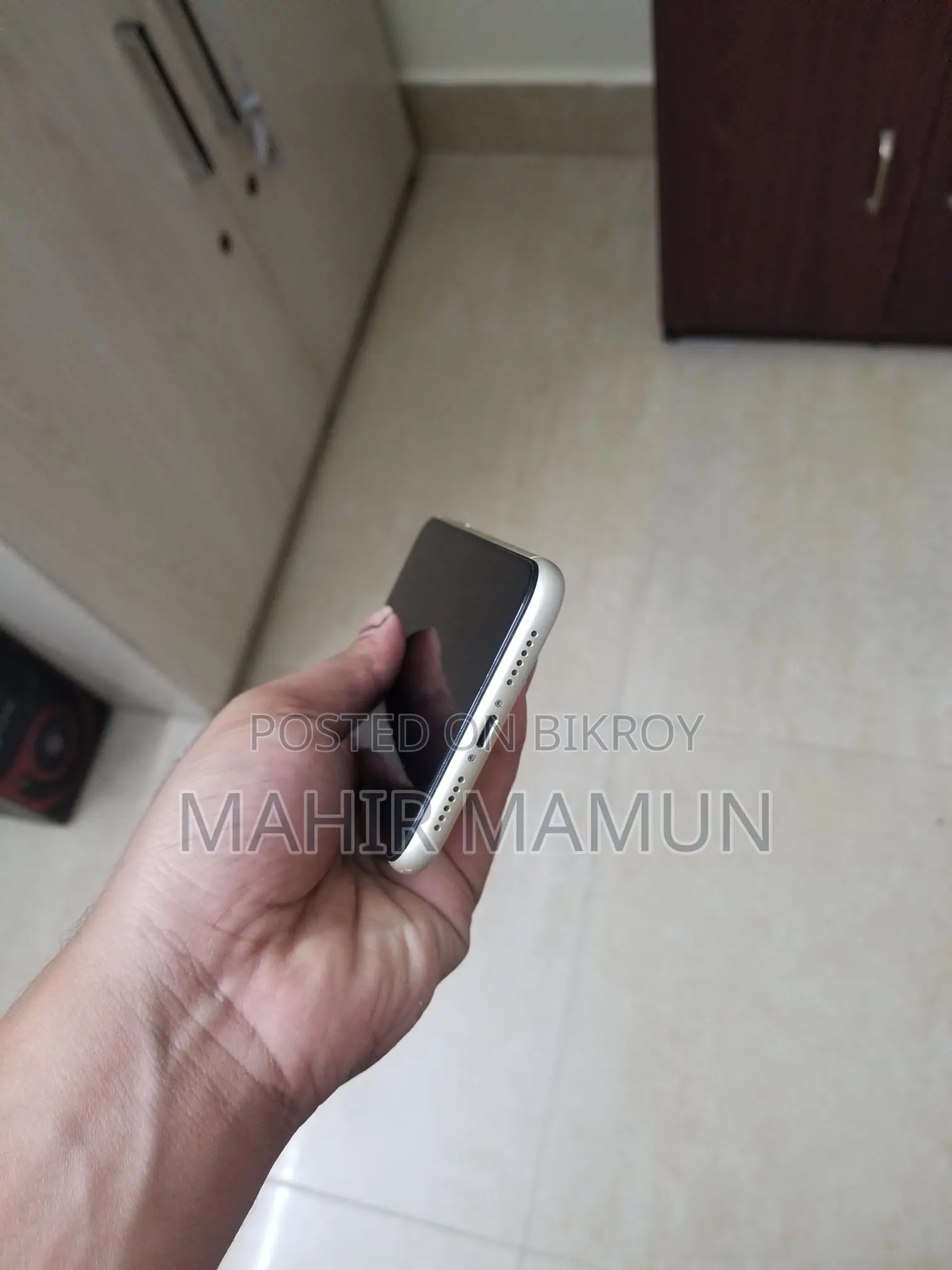 Apple iPhone XR (Used)