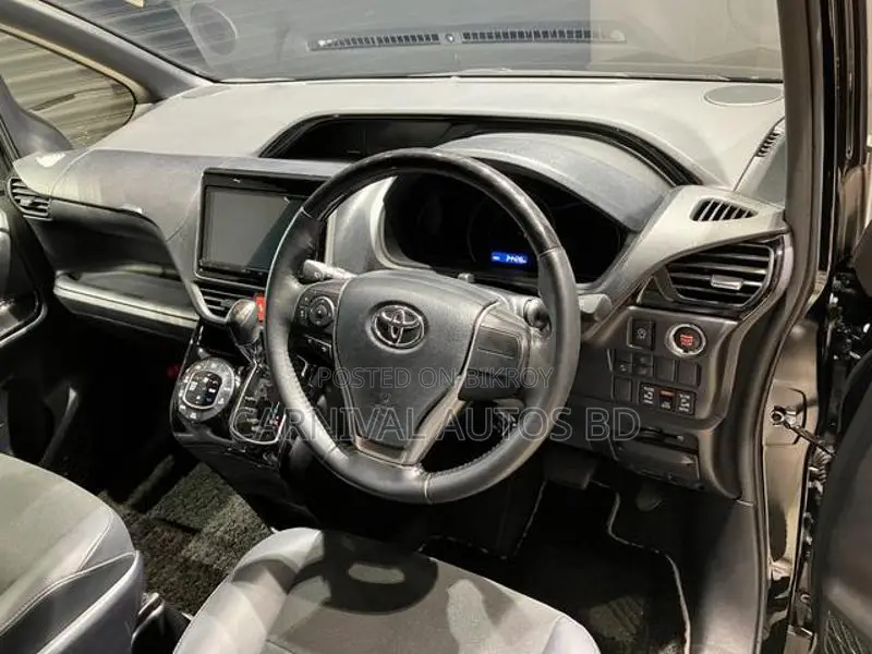 Toyota Noah HYBRID SI WxB III 2021