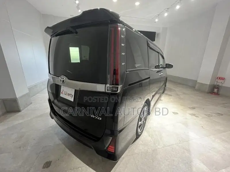 Toyota Noah HYBRID SI WxB III 2021