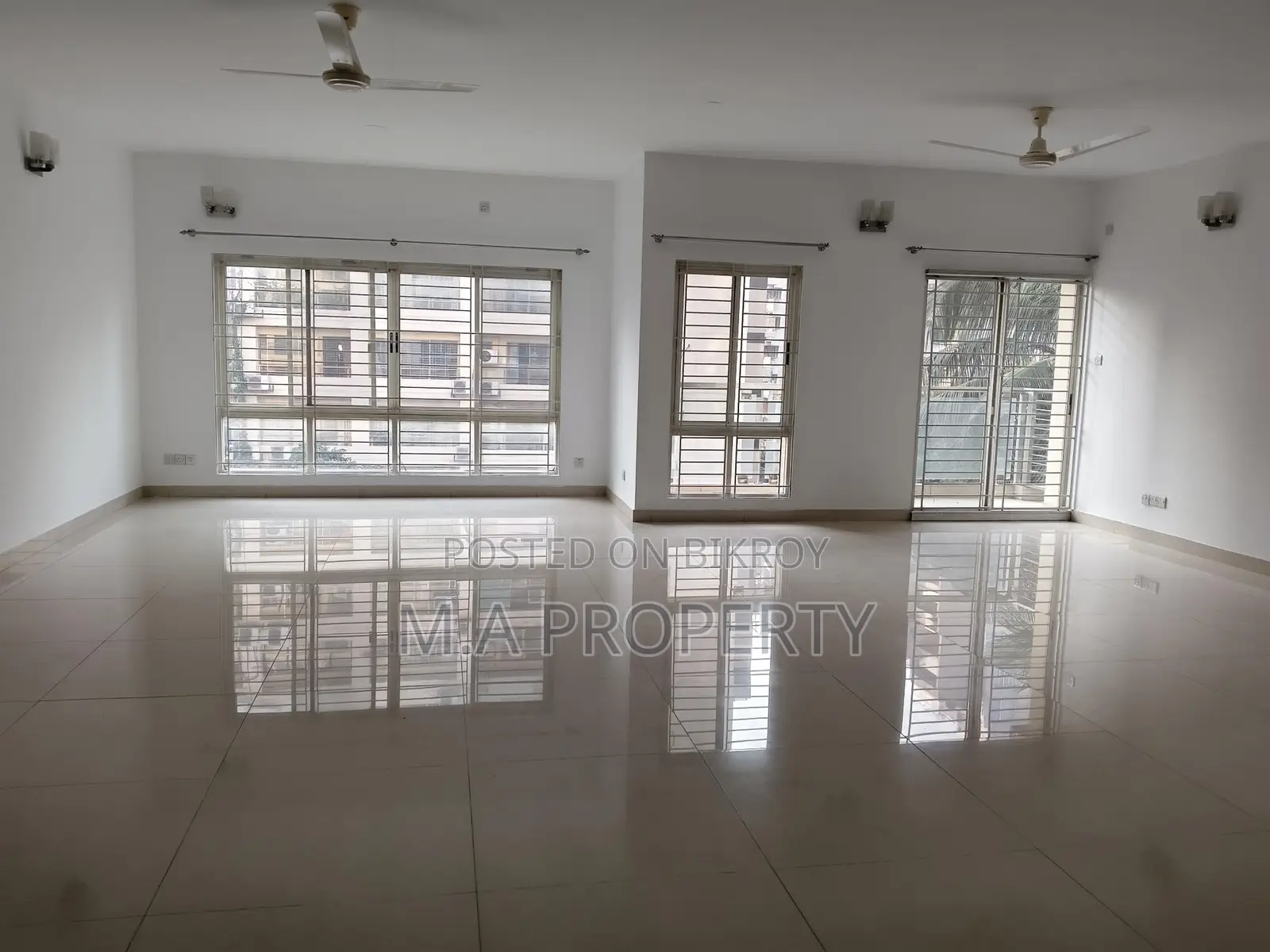 ভালো মানের ৪-বেড ২-কারপার্ক অ্যাপার্টমেন্ট ভাড়া ৪২০০ বর্গফুট