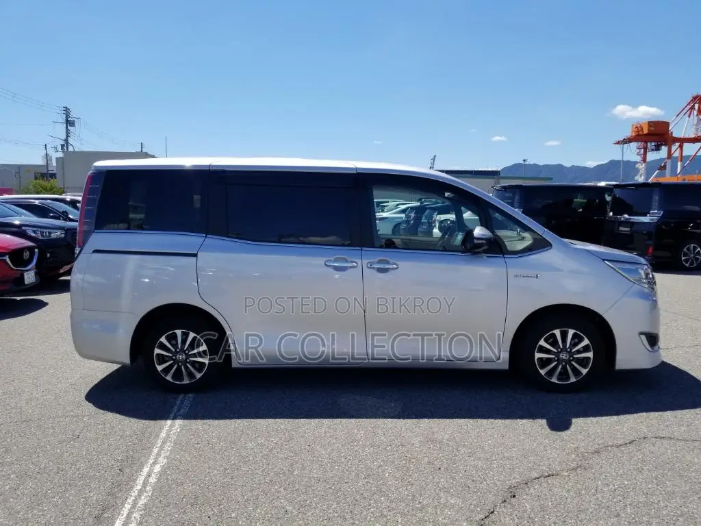 Toyota Esquire 2020