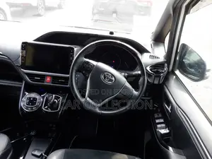Toyota Esquire 2020
