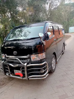 Toyota Hiace 2013