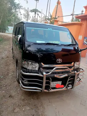 Toyota Hiace 2013