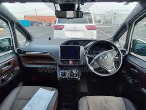 Toyota Esquire GI Premium 2020