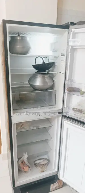 একটি সিঙ্গার ২৬৫ লিটার ফ্রিজ বিক্রি করা হবে