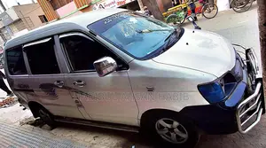 Toyota Noah 2005