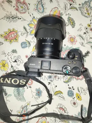 Sony A6600 + lens tripod cleaner memory charger extra battery