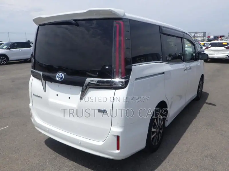 Toyota Esquire GI PREMIUM, 4.5 2020