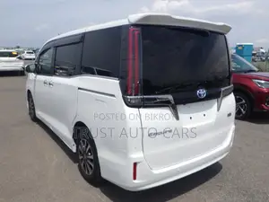 Toyota Esquire GI PREMIUM, 4.5 2020