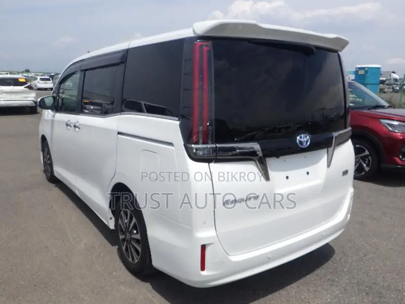 Toyota Esquire GI PREMIUM, 4.5 2020