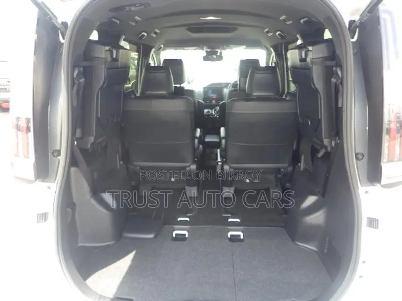 Toyota Esquire GI PREMIUM, 4.5 2020