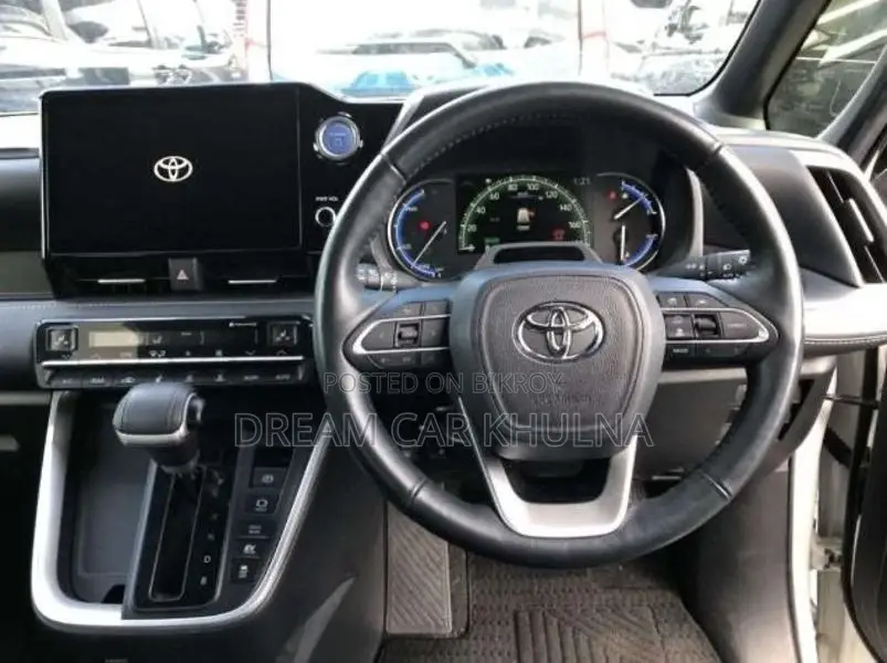 Toyota Noah S-Z Hybrid Pearl 2023