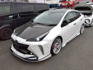 Toyota Prius S Touring Selection 2020