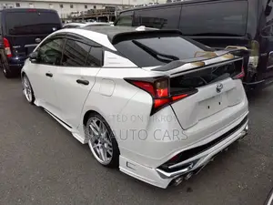 Toyota Prius S Touring Selection 2020