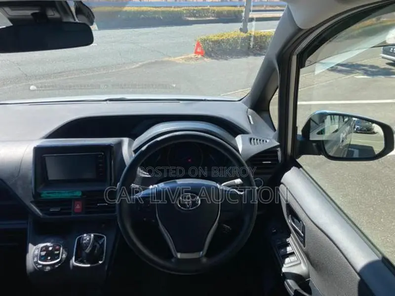 Toyota Noah Hybrid X প্রি-অর্ডার ২০২১