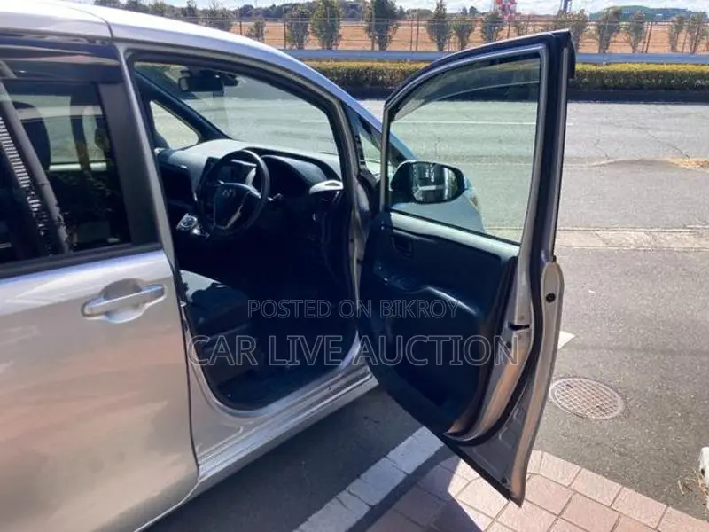 Toyota Noah Hybrid X প্রি-অর্ডার ২০২১