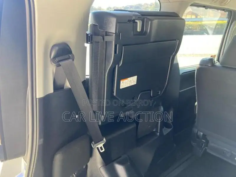 Toyota Noah Hybrid X প্রি-অর্ডার ২০২১