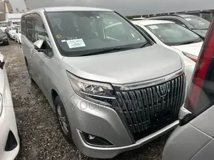 টয়োটা এস্কয়ার এক্সআই প্যাকেজ সিলভার কালার ২০২০