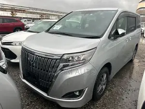 টয়োটা এস্কয়ার এক্সআই প্যাকেজ সিলভার কালার ২০২০