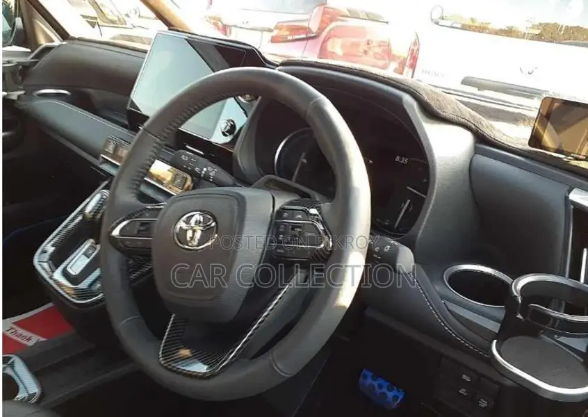 Toyota Noah S-Z 2025