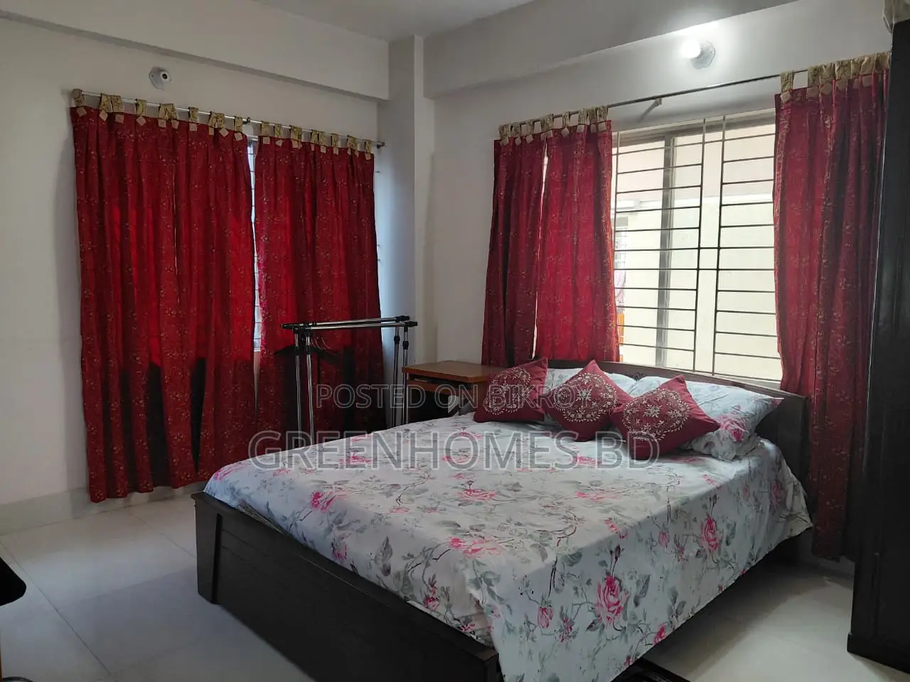 বসুন্ধরা আবাসিক এলাকায় ১৬০০ বর্গফুট (দক্ষিনমুখী) রেডি অ্যাপার্টমেন্ট