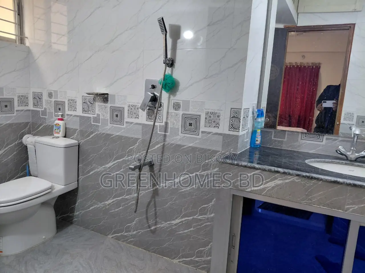 বসুন্ধরা আবাসিক এলাকায় ১৬০০ বর্গফুট (দক্ষিনমুখী) রেডি অ্যাপার্টমেন্ট