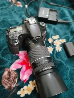 60d + 75-300mm zoom lens, in excellent condition