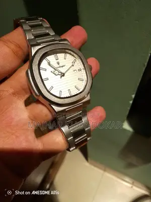 অ্যানালগ ঘড়ি বিক্রির জন্য